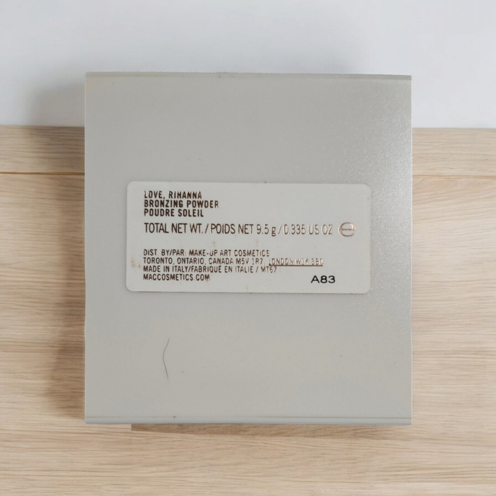 🎉🎉HOST PICK🎉🎉NIB RIRI Hearts MAC Bronzing Powder Holiday - Picture 6 of 6